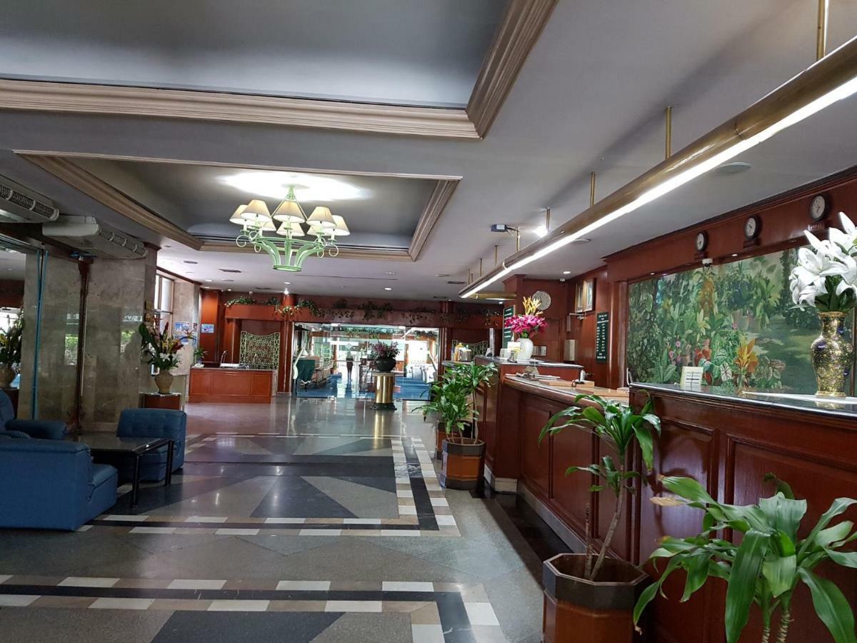 Park Hotel Sukhumvit 7 Bangkok Bagian luar foto