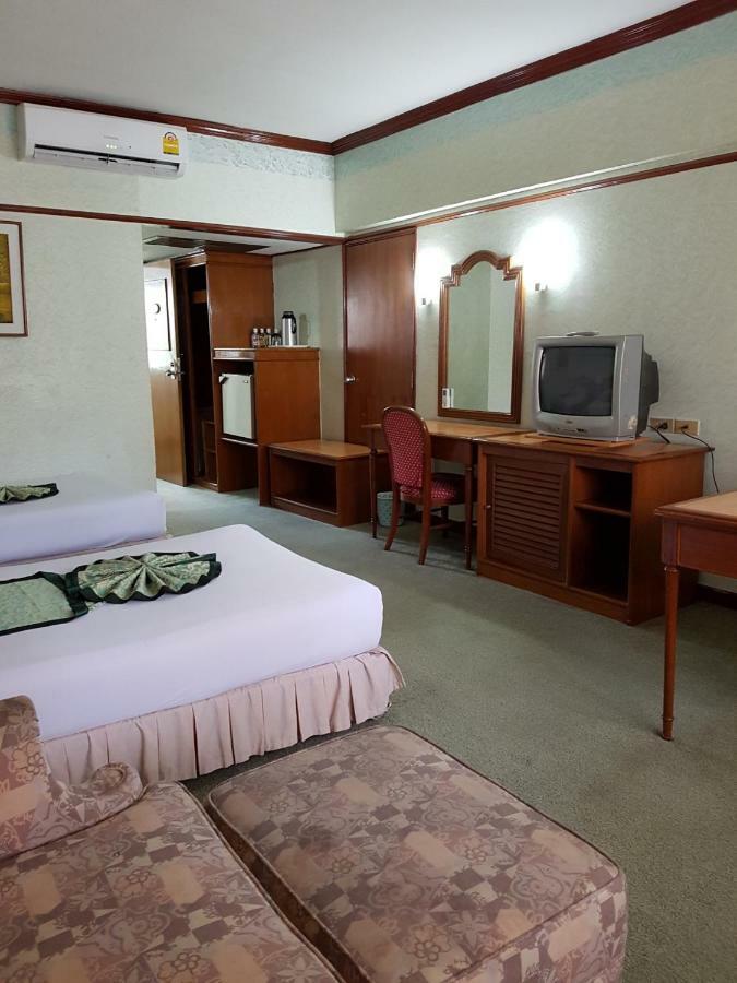 Park Hotel Sukhumvit 7 Bangkok Bagian luar foto