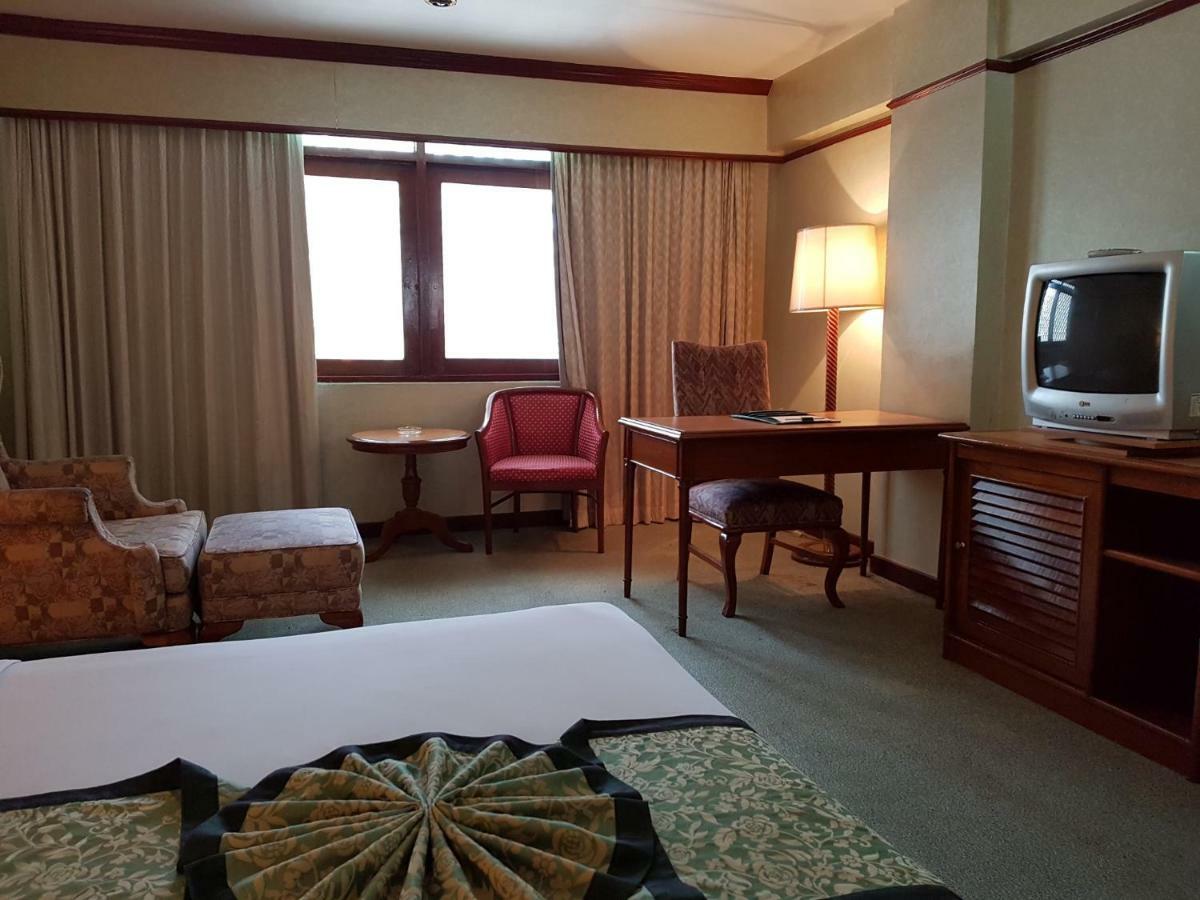 Park Hotel Sukhumvit 7 Bangkok Bagian luar foto