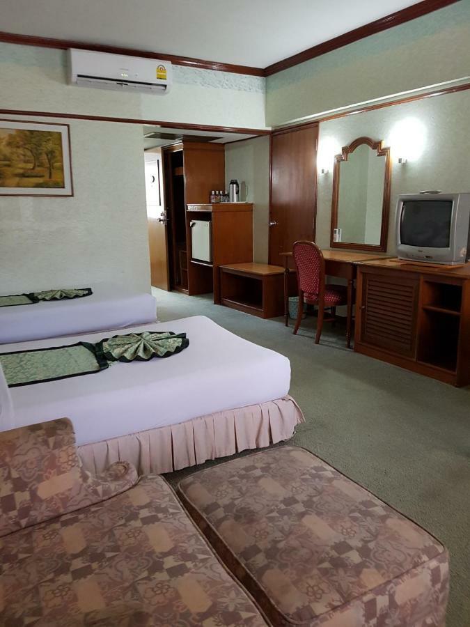Park Hotel Sukhumvit 7 Bangkok Bagian luar foto