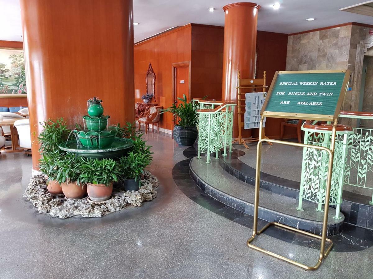 Park Hotel Sukhumvit 7 Bangkok Bagian luar foto