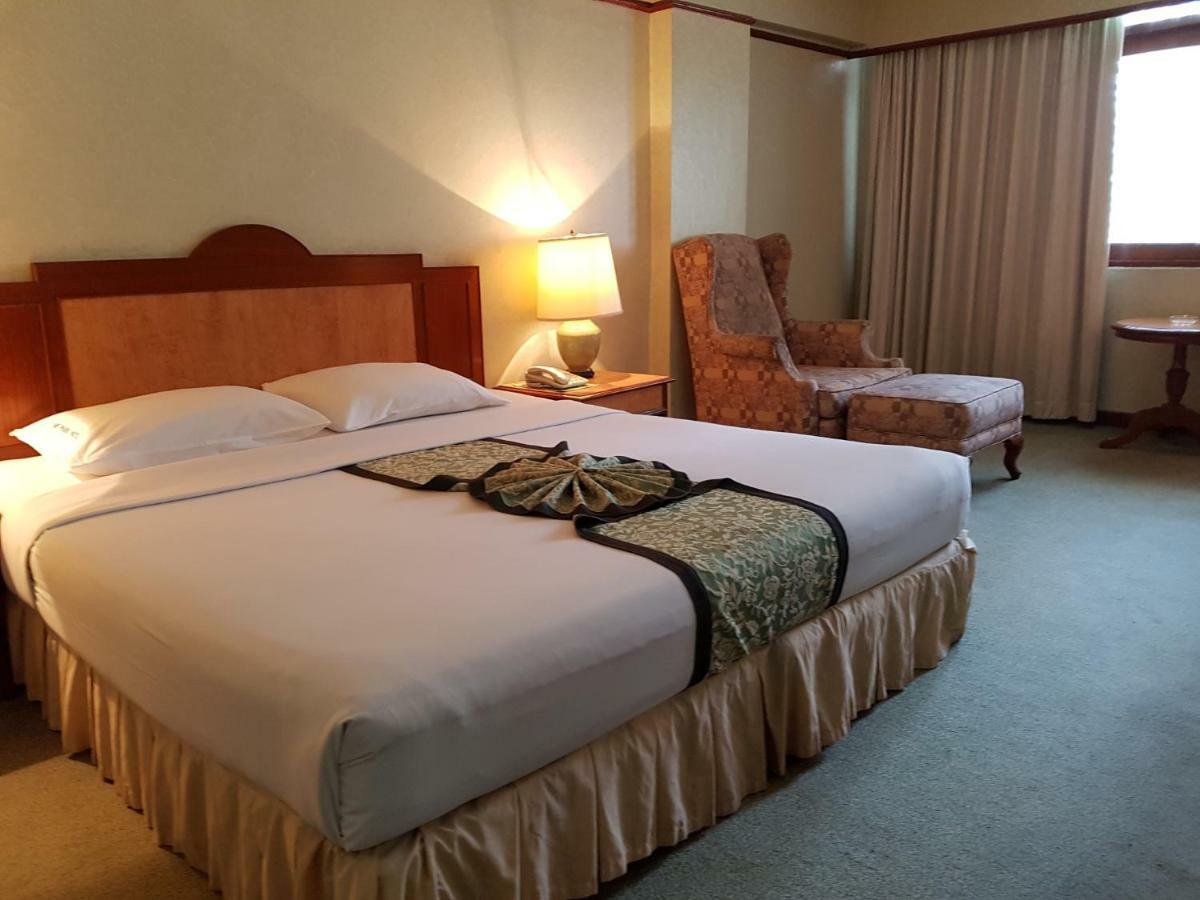 Park Hotel Sukhumvit 7 Bangkok Bagian luar foto