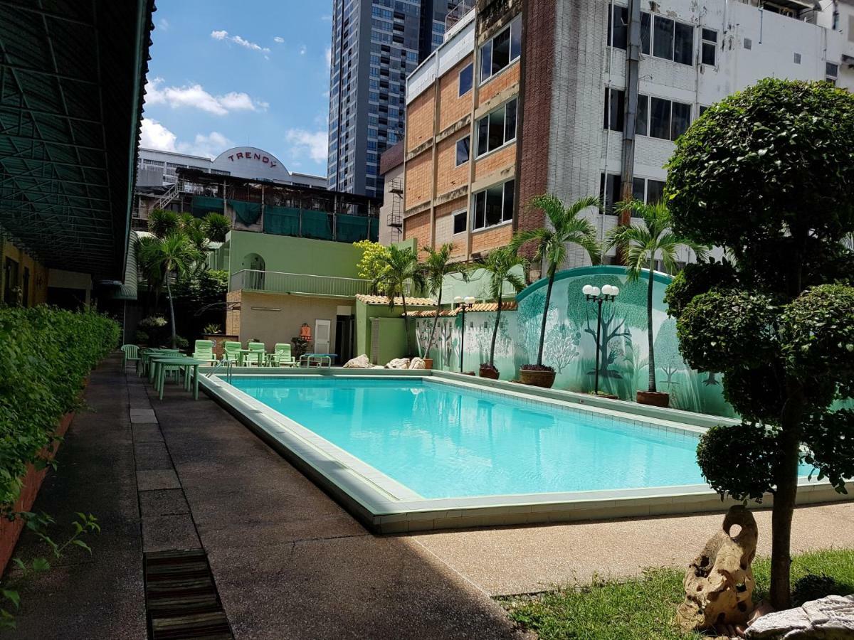 Park Hotel Sukhumvit 7 Bangkok Bagian luar foto