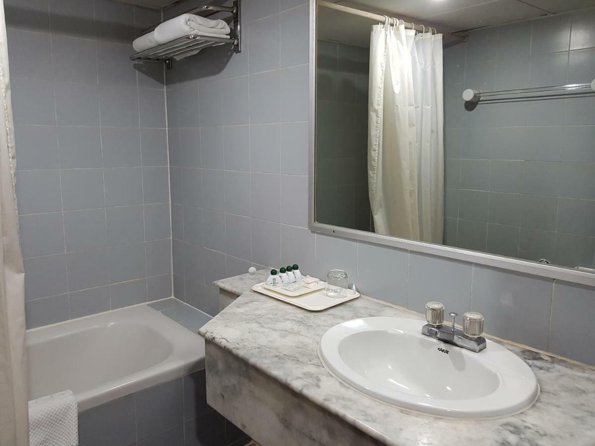 Park Hotel Sukhumvit 7 Bangkok Bagian luar foto