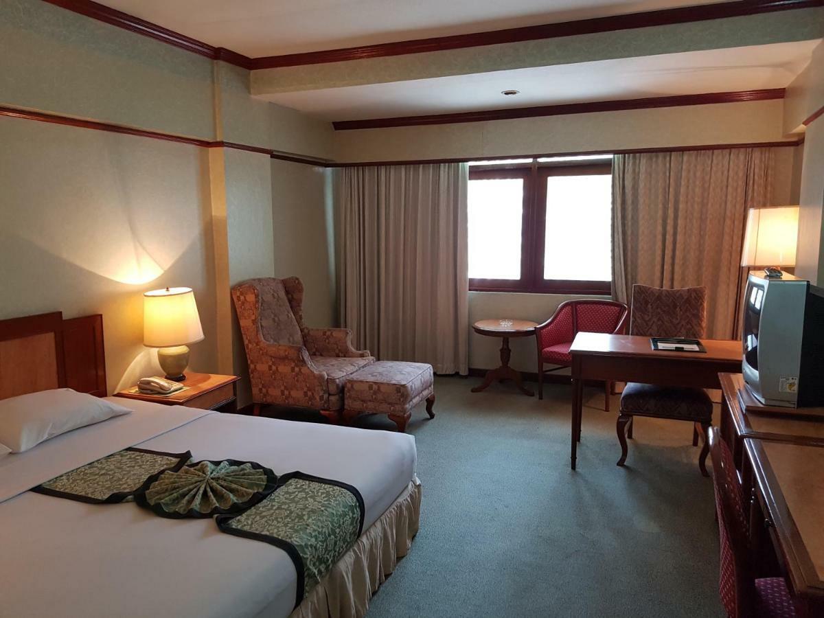 Park Hotel Sukhumvit 7 Bangkok Bagian luar foto