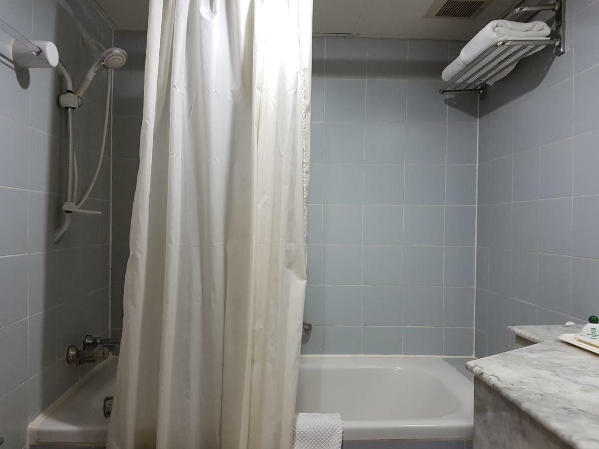 Park Hotel Sukhumvit 7 Bangkok Bagian luar foto