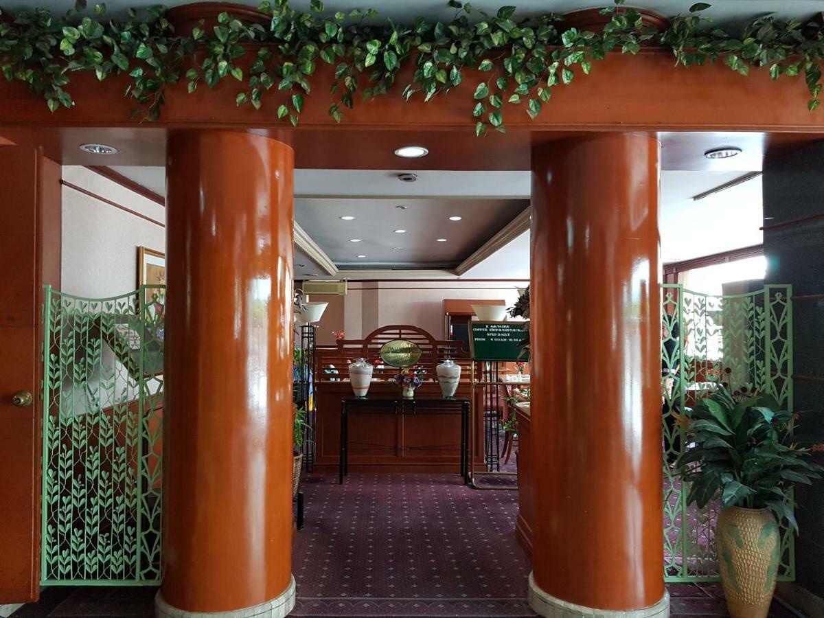 Park Hotel Sukhumvit 7 Bangkok Bagian luar foto