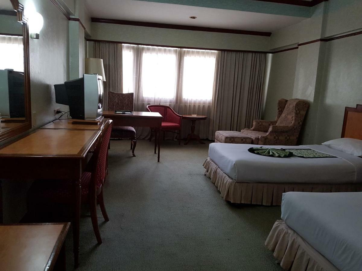 Park Hotel Sukhumvit 7 Bangkok Bagian luar foto