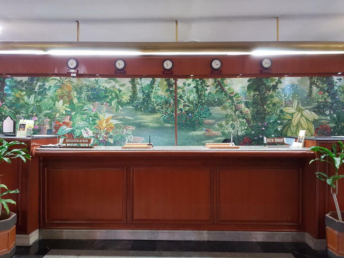 Park Hotel Sukhumvit 7 Bangkok Bagian luar foto