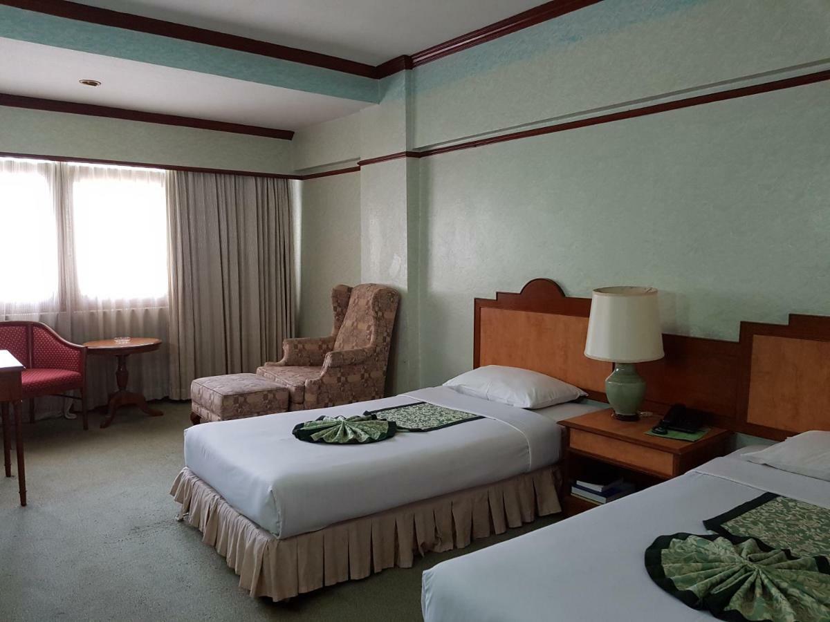 Park Hotel Sukhumvit 7 Bangkok Bagian luar foto